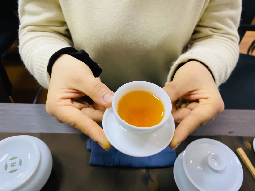女神節快樂！三月花盛，品茗人生。
